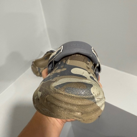 Infant size 5 all terrain camo crocs - Picture 6 of 8